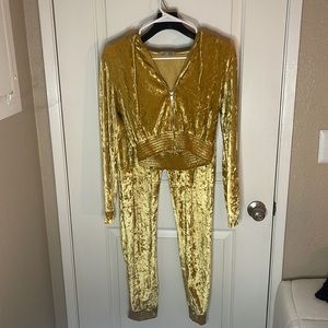 Women’s 2 piece cropped sweatsuit